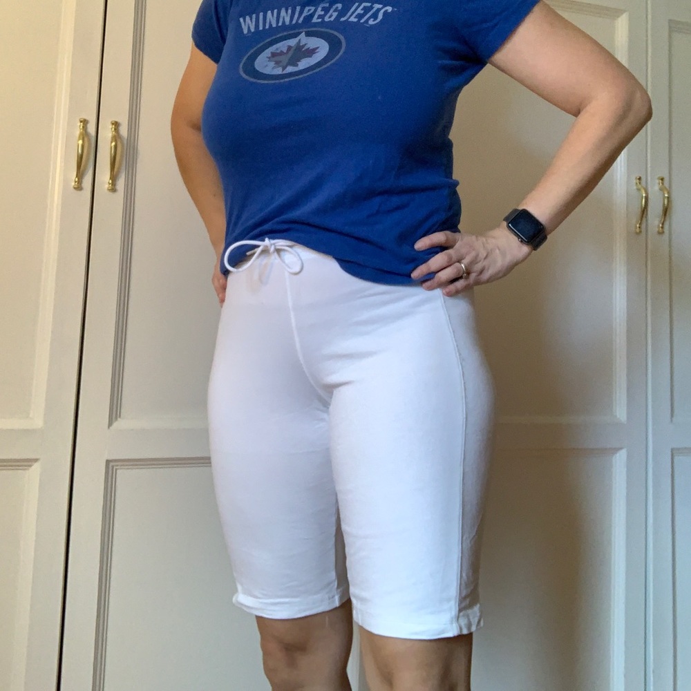M white cotton shorts *new condition